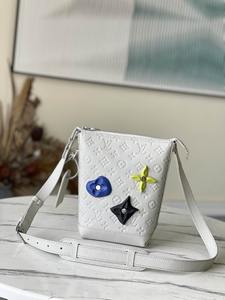 LV Handbags 674